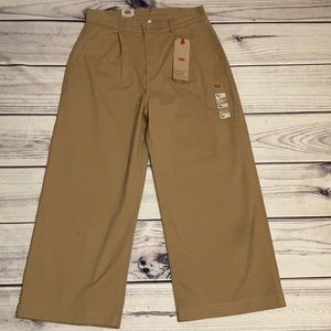 New Levi’s Cropped Pants size 8 W 29
